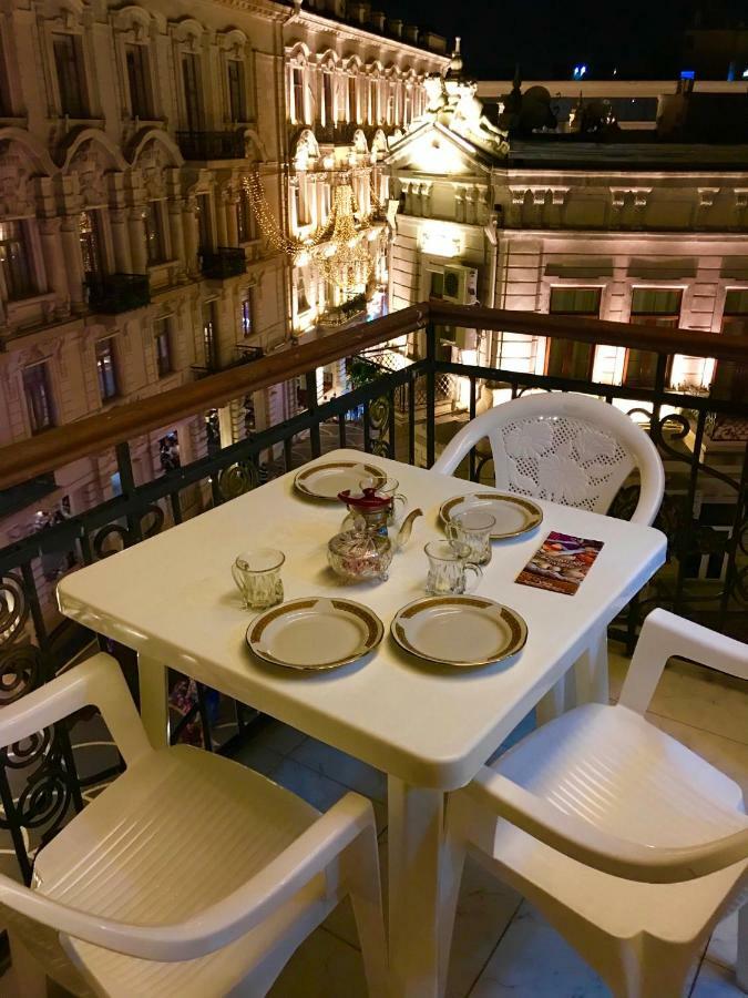 Fountain Square-Balconies In Old Town Baku Exterior foto